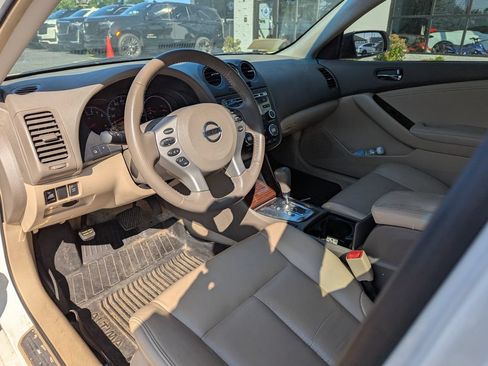 Used 2010 Nissan Altima 2.5 SL w/ SL Pkg FWD image 3