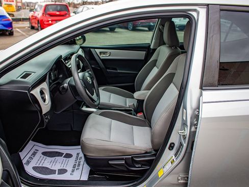 Used 2019 Toyota Corolla LE image 12