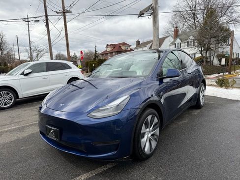 Used 2023 Tesla Model Y Long Range image 3