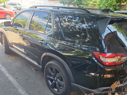 Used 2023 Honda Pilot Sport image 4