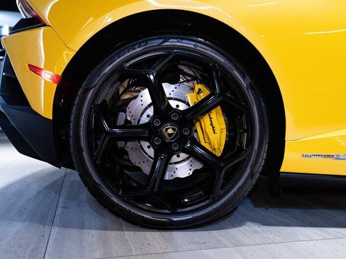 Used 2021 Lamborghini Huracan EVO RWD image 13