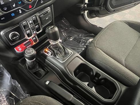 Used 2024 Jeep Wrangler Unlimited AWD/4WD image 25