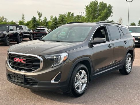 Used 2019 GMC Terrain SLE w/ Driver Convenience Package FWD image 4