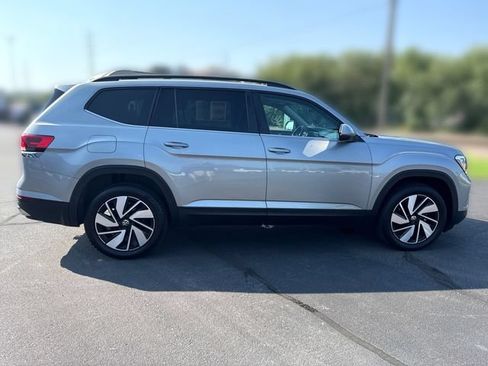 Used 2025 Volkswagen Atlas SE AWD/4WD image 6