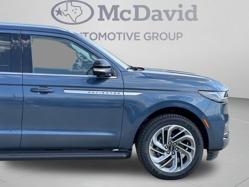 New 2027 Lincoln Navigator Premiere RWD image 30