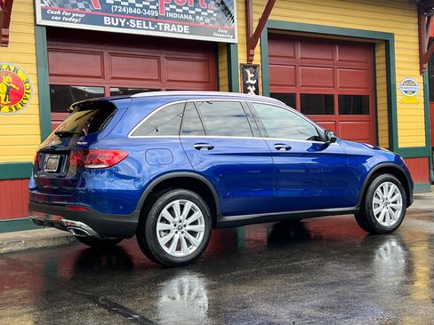 Used 2020 Mercedes-Benz GLC 300 4MATIC w/ Driver Assistance Package image 5