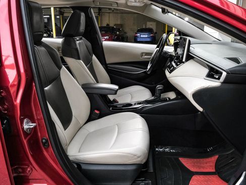 Used 2020 Toyota Corolla XLE image 37