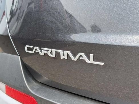Used 2026 Kia Carnival FWD image 7