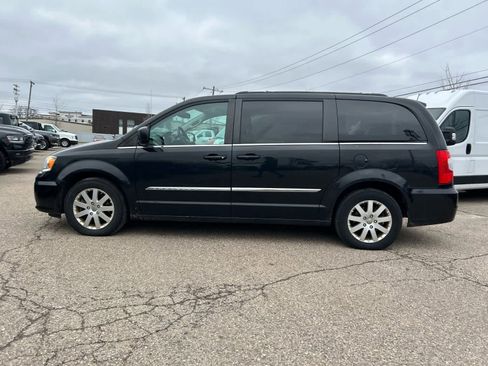 Used 2013 Chrysler Town & Country Touring image 25