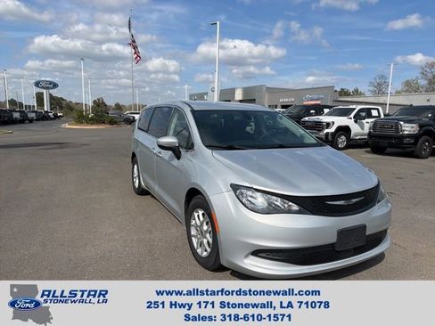 Used 2022 Chrysler Voyager LX image 1