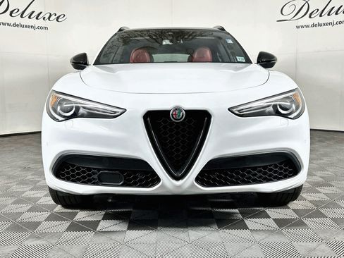 Used 2023 Alfa Romeo Stelvio Veloce AWD/4WD image 2