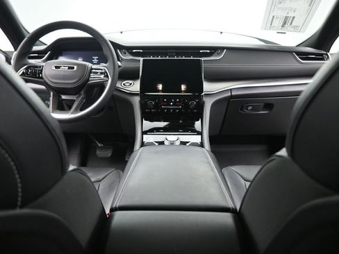 Used 2023 Jeep Grand Cherokee Overland image 24