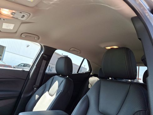 Used 2021 Buick Encore GX Essence w/ Sport Touring Package FWD image 22