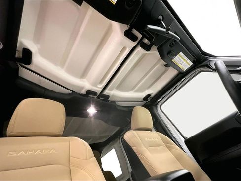 Used 2018 Jeep Wrangler Unlimited Sahara w/ Dual Top Group AWD/4WD image 27