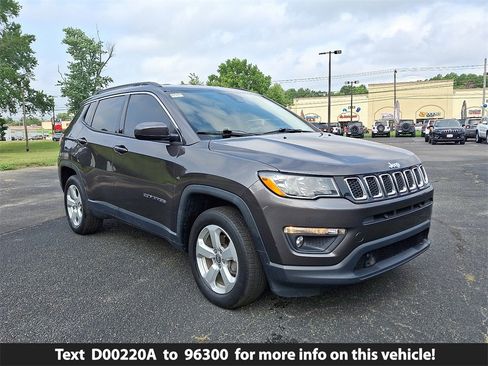Used 2021 Jeep Compass Latitude w/ Driver Assistance Group image 1