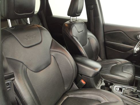 Used 2020 Jeep Cherokee Limited FWD image 21