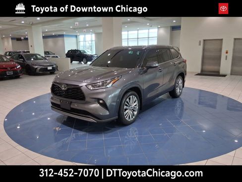 Used 2022 Toyota Highlander Platinum image 2