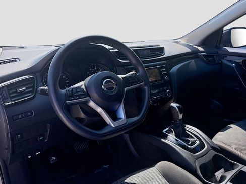 Used 2017 Nissan Rogue Sport SV image 9