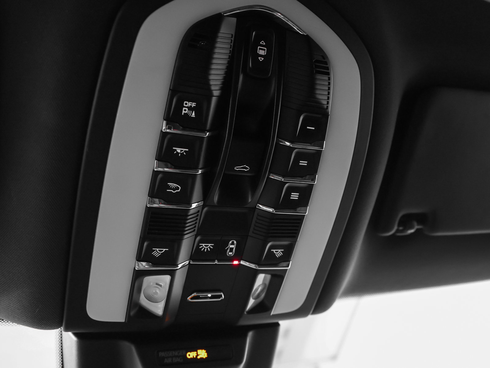 Certified 2021 Porsche Macan S AWD/4WD image 33