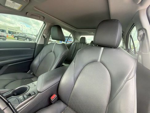 Used 2023 Toyota Camry XSE FWD image 13