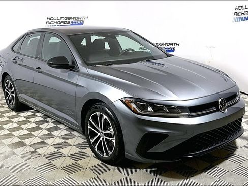 Used 2025 Volkswagen Jetta Sport FWD image 3