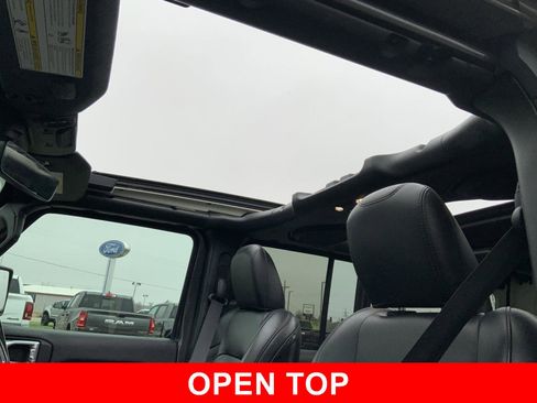 Used 2020 Jeep Wrangler Unlimited Sahara image 4