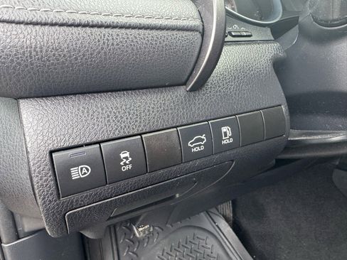 Used 2020 Toyota Camry SE image 17