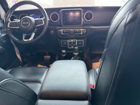Used 2022 Jeep Wrangler Unlimited Sahara AWD/4WD image 6