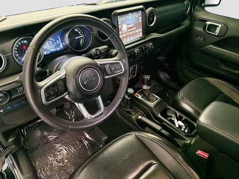 Used 2023 Jeep Wrangler Unlimited Sahara AWD/4WD image 7