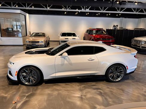 Used 2022 Chevrolet Camaro ZL1 image 2