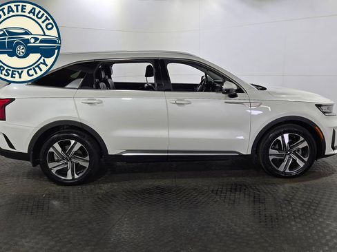 Used 2022 Kia Sorento EX w/ Panoramic Sunroof Package AWD/4WD image 8