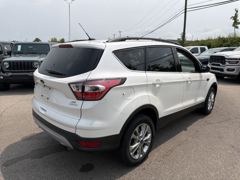 Used 2017 Ford Escape SE w/ Equipment Group 201A FWD image 11