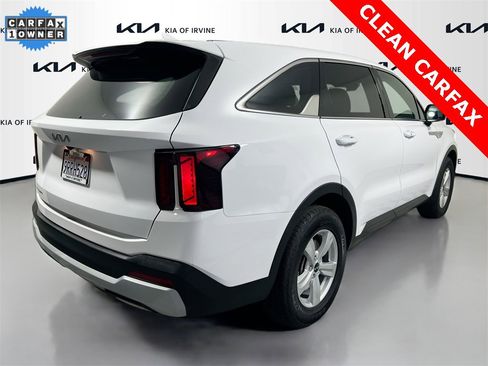 Certified 2024 Kia Sorento LX image 9