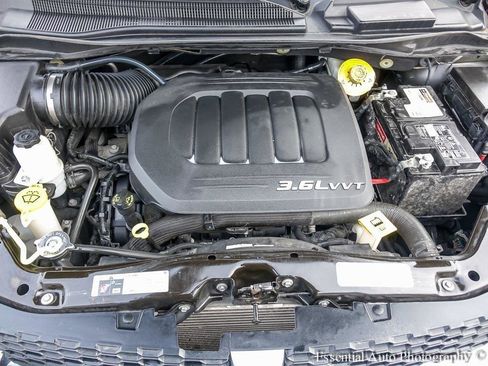 Used 2018 Dodge Grand Caravan SXT w/ Driver Convenience Group image 23