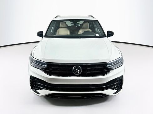 Used 2022 Volkswagen Tiguan SE R-Line FWD image 2