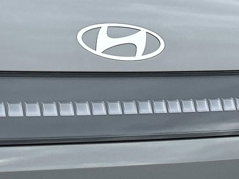 New 2026 Hyundai Ioniq 9 SE image 10