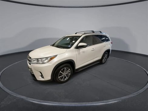 Used 2019 Toyota Highlander XLE image 4