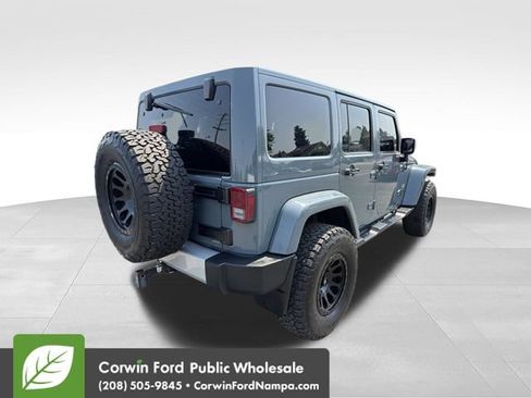 Used 2014 Jeep Wrangler Unlimited Sahara w/ Dual Top Group AWD/4WD image 5