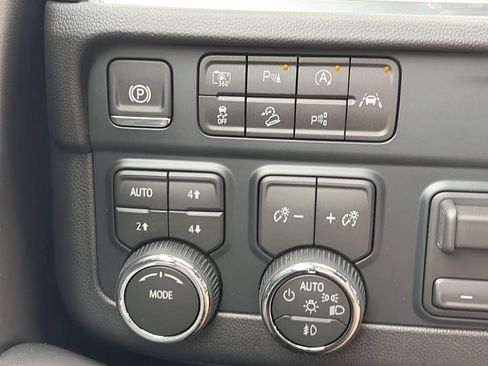 New 2026 Chevrolet Tahoe Premier w/ Sun And Tow Package AWD/4WD image 25