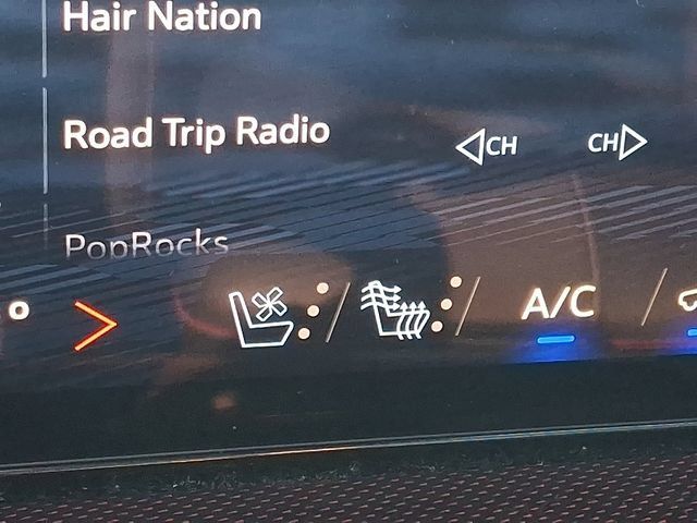 Used 2024 Chevrolet Traverse RS FWD image 25