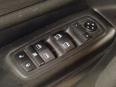 Used 2018 Jeep Grand Cherokee Altitude image 27