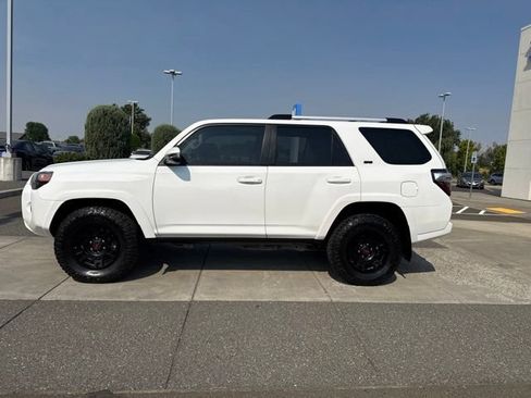 Used 2021 Toyota 4Runner SR5 Premium w/ Moonroof Package AWD/4WD image 10
