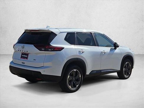 Used 2024 Nissan Rogue SV FWD image 5