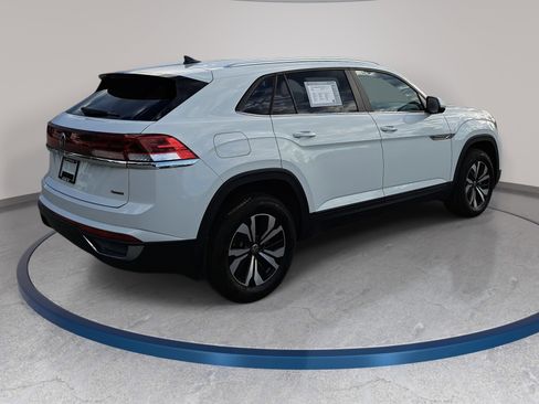 Used 2025 Volkswagen Atlas Cross Sport SE image 5