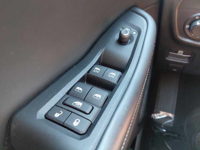 Used 2023 Jeep Grand Cherokee L Laredo RWD image 21