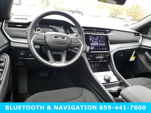 New 2025 Jeep Grand Cherokee Laredo image 11