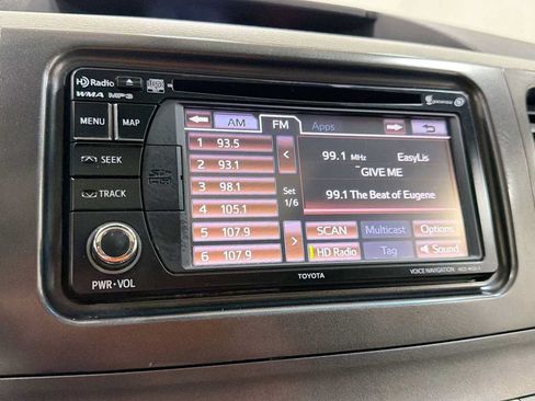 Used 2014 Toyota Sienna SE FWD image 18