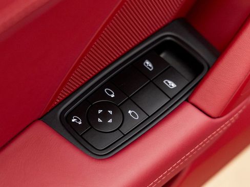 Used 2025 Porsche 911 Carrera w/ Premium Package image 24