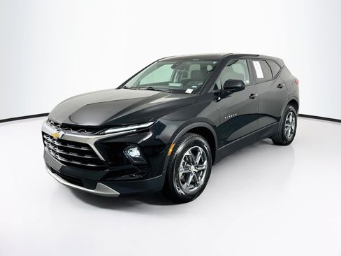Used 2025 Chevrolet Blazer LT AWD/4WD image 3