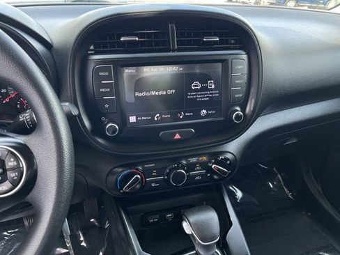 Used 2022 Kia Soul LX FWD image 15